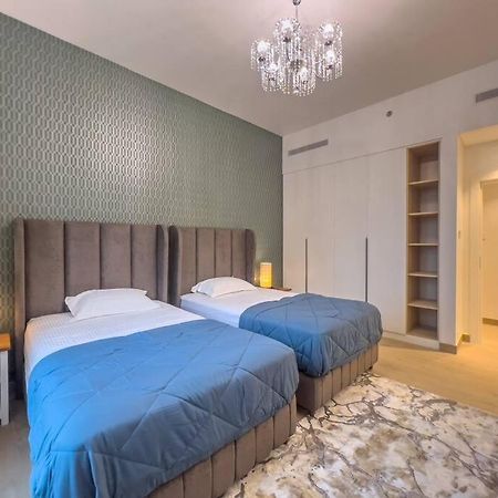 Lovely 2-Bedroom Vacation Home Near Beach Dubai Exteriör bild