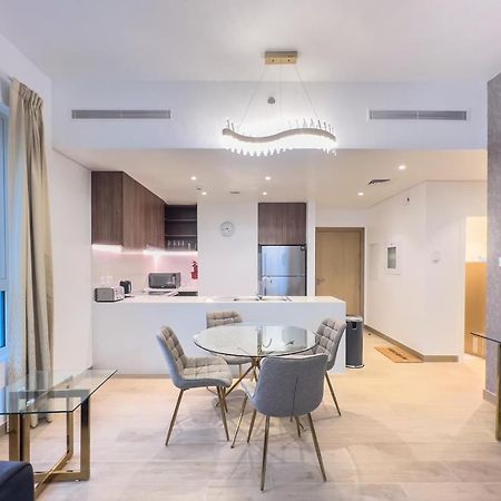 Lovely 2-Bedroom Vacation Home Near Beach Dubai Exteriör bild