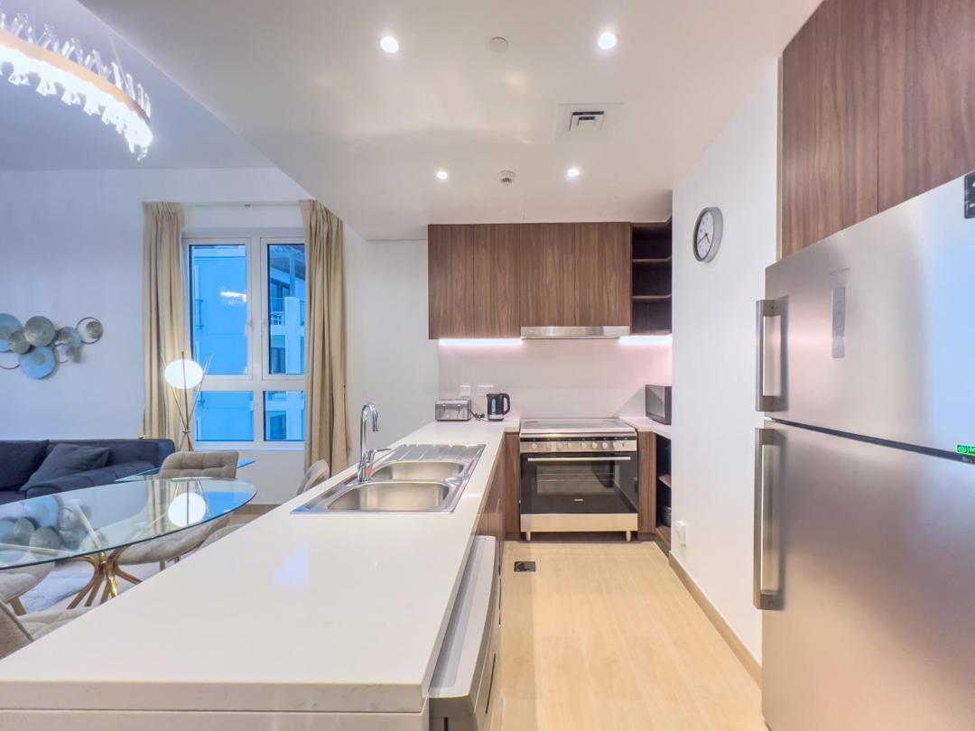 Lovely 2-Bedroom Vacation Home Near Beach Dubai Exteriör bild