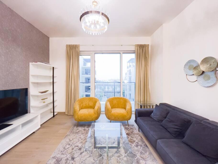 Lovely 2-Bedroom Vacation Home Near Beach Dubai Exteriör bild