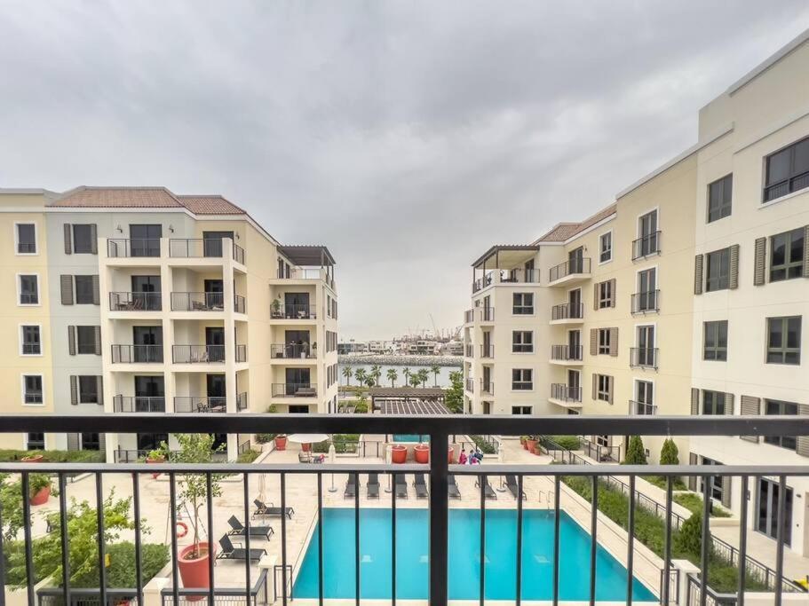 Lovely 2-Bedroom Vacation Home Near Beach Dubai Exteriör bild