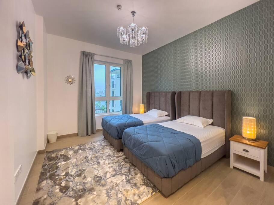 Lovely 2-Bedroom Vacation Home Near Beach Dubai Exteriör bild