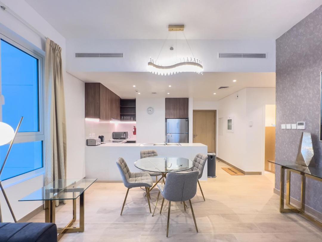 Lovely 2-Bedroom Vacation Home Near Beach Dubai Exteriör bild